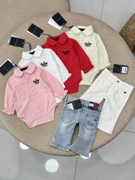 طقم بيبي بناتي tommy hilfiger