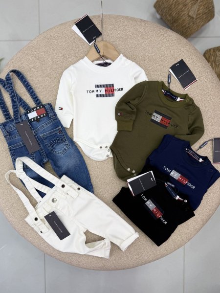 طقم بيبي بشيالات TOMMY HILFIGER