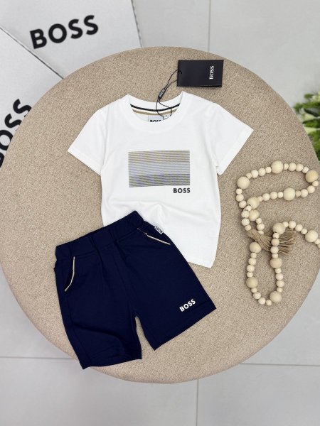 ابيض مع كحلي