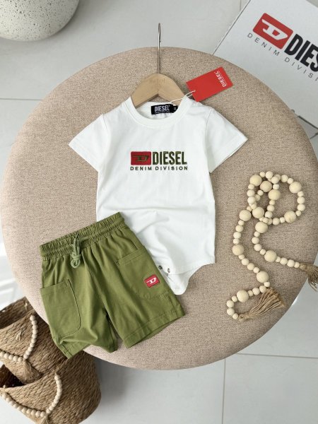 ابيض مع اخضر