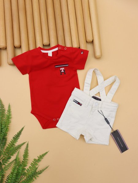 طقم بيبي tommy hilfiger بشيالات