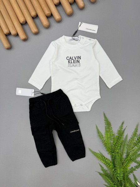 طقم CALVIN KLEIN ولادي