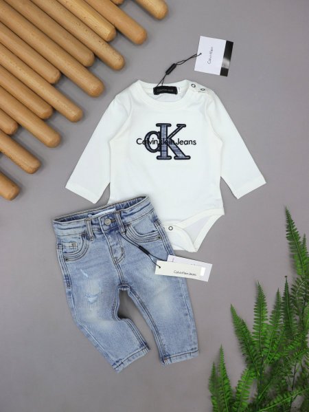 طقم بيبي Calvin Klein