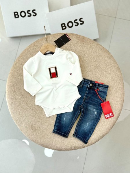 طقم خريفي بيبي tommy hilfiger
