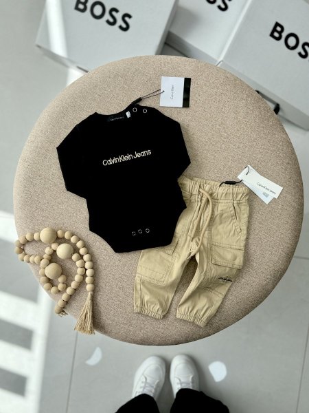 طقم بيبي Calvin Klein