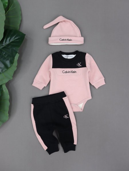 بدلة بيبي calvin klein مبطنة فرو