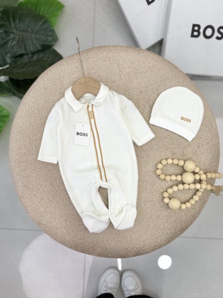 ابيض مع عسلي