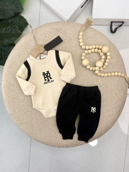 اسود مع بيج