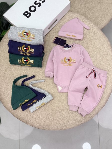 بدلة بيبي Tommy hilfigerمبطن فرو