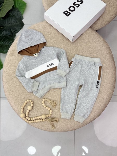 بدلة BOSS مبطنة فرو