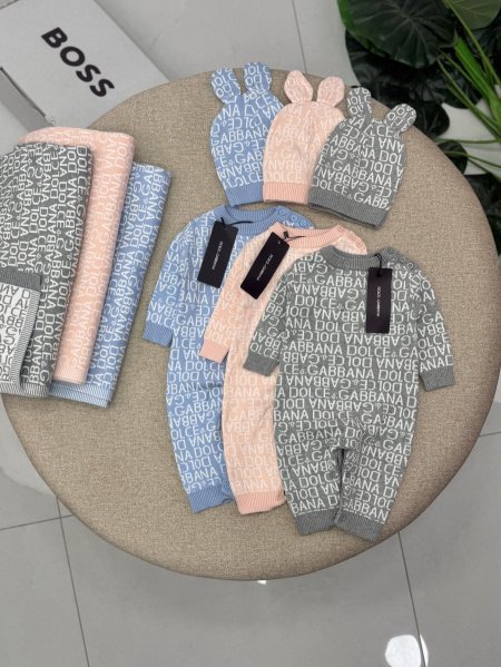 طقم بيبي صوف DOLCE & GABBANA