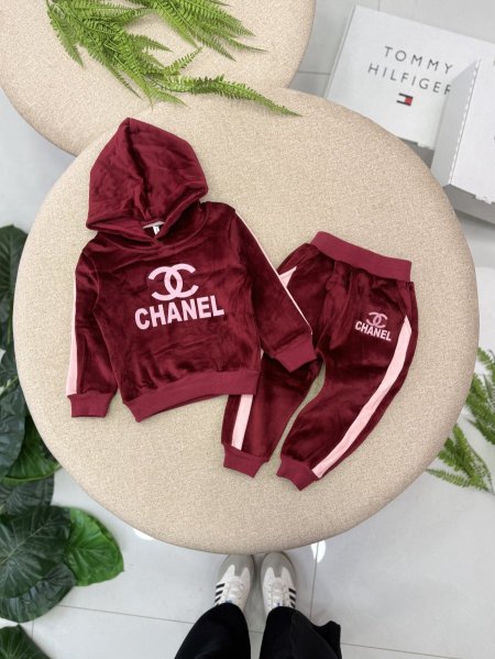 بدلة Chanel مخمل ثقيل