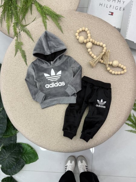 بدلة adidas مخمل
