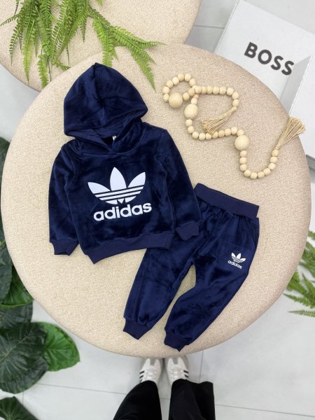 بدلة adidas مخمل ثقيل