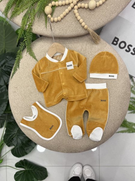 بدلة بيبي مخمل Boss