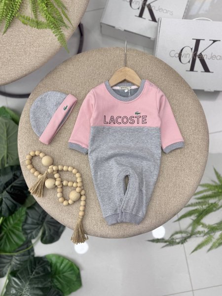 رمادي مع زهري