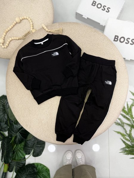 بدلة north face مبطن فرو