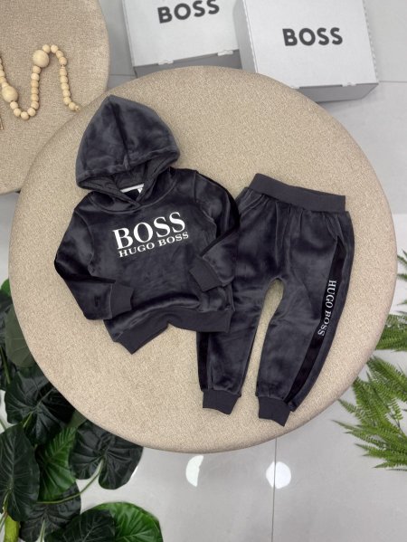 بدلة BOSS مخمل