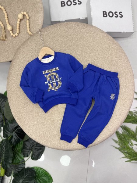 بدلة BURBERRY مبطن فرو