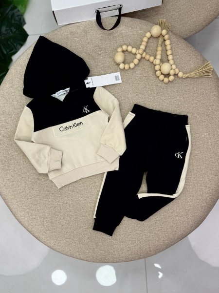 اسود مع بيج