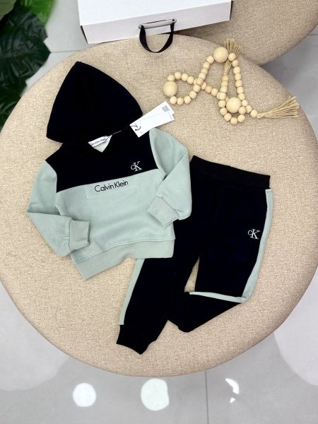 بدلة calvin klien مبطنة فرو