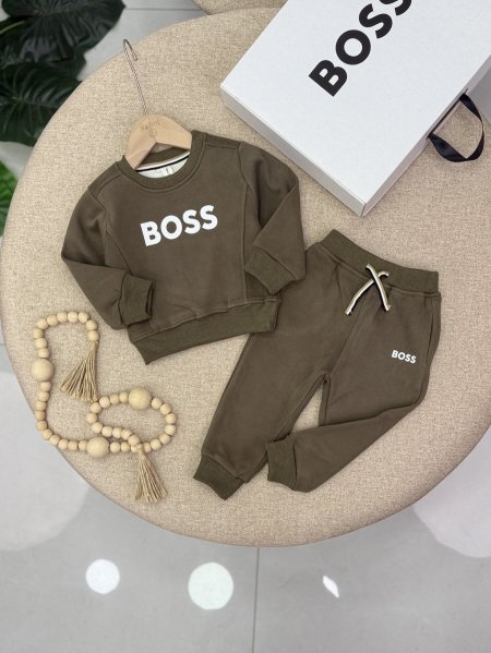 بدلة BOSS مبطنة فرو