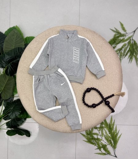 بدلة Nike سحاب مبطن فرو